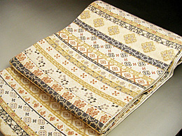 京都は廣部商事の全通袋帯です。